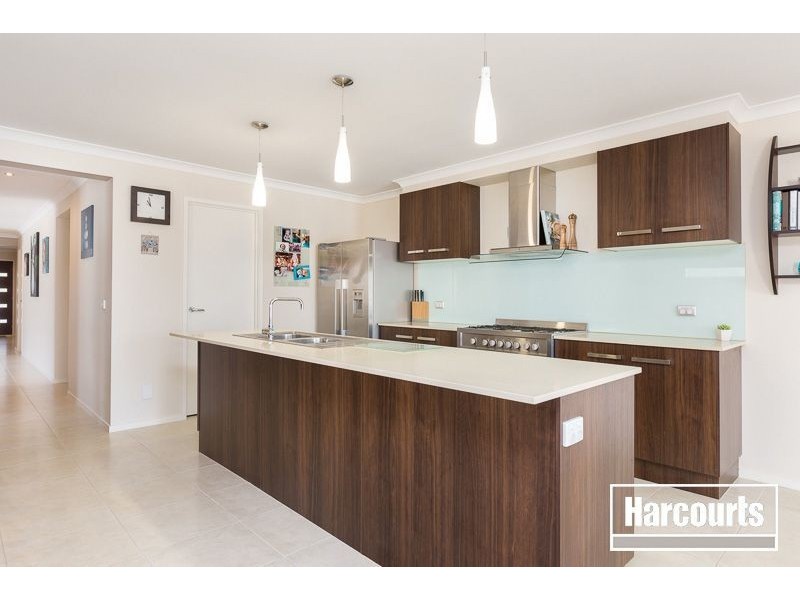 33 Gallery Way, Pakenham VIC 3810