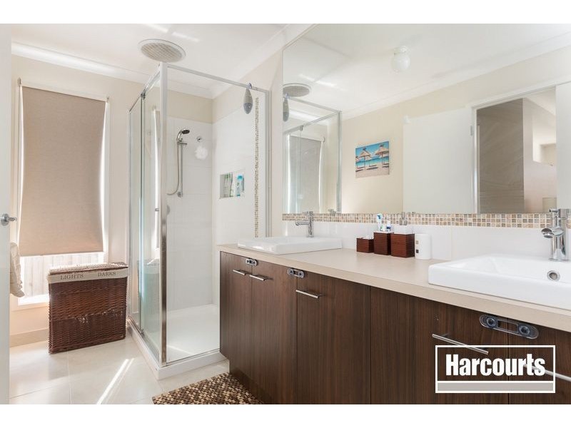 33 Gallery Way, Pakenham VIC 3810