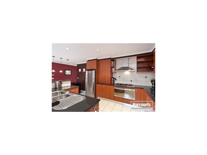 8 Prime Court, Berwick VIC 3806