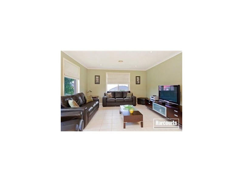 8 Prime Court, Berwick VIC 3806