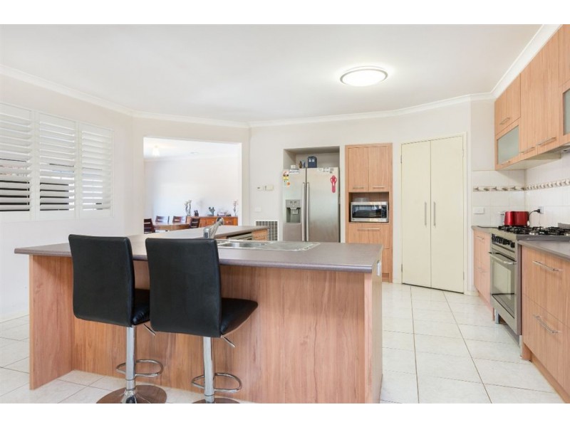 10 Cashmere Crescent, Berwick VIC 3806