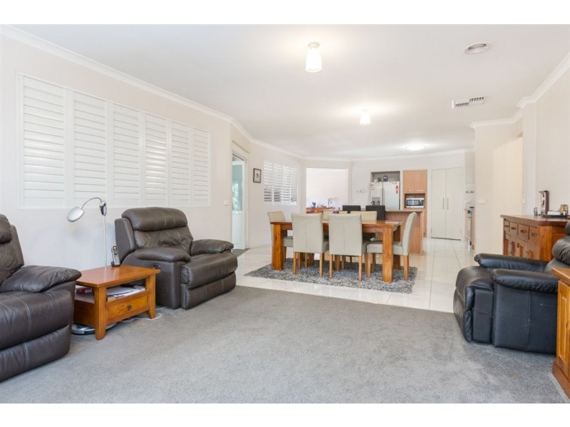 10 Cashmere Crescent, Berwick VIC 3806