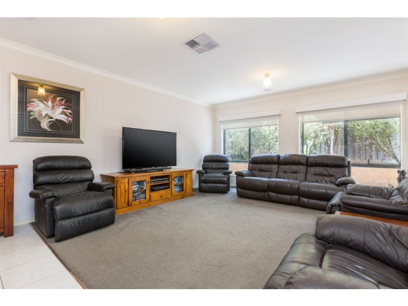 10 Cashmere Crescent, Berwick VIC 3806
