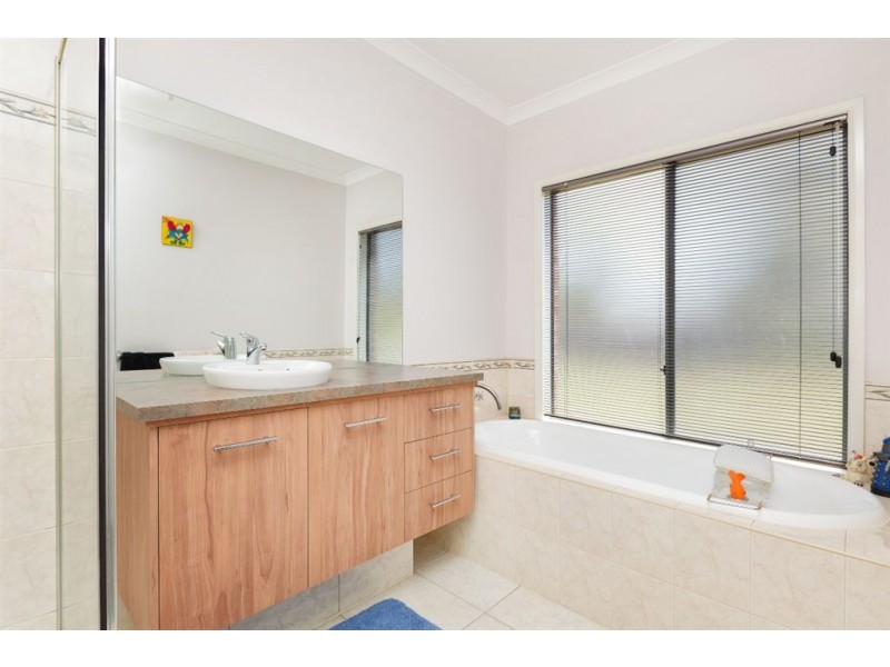 10 Cashmere Crescent, Berwick VIC 3806