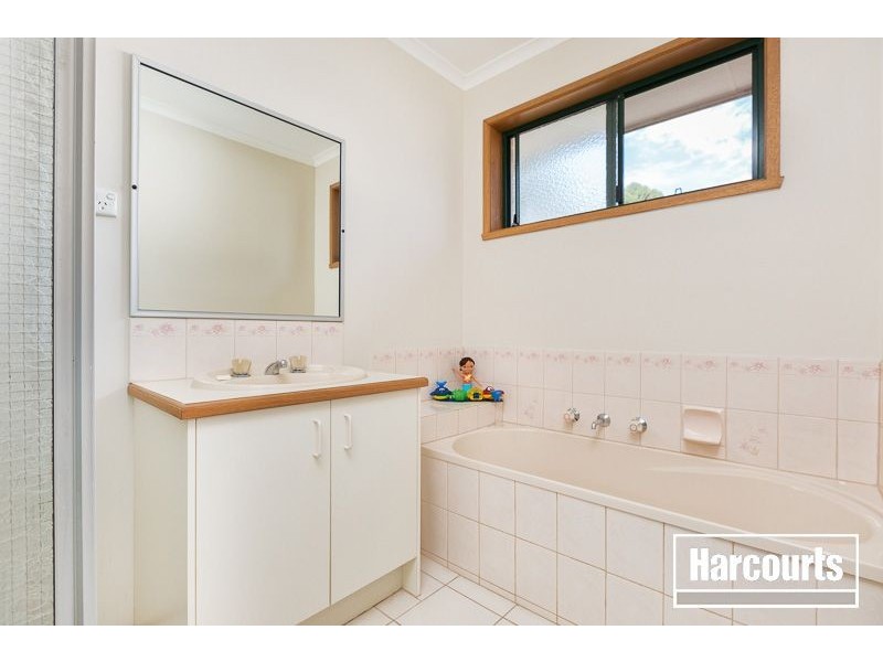 6 Wirrabarra Place, Berwick VIC 3806