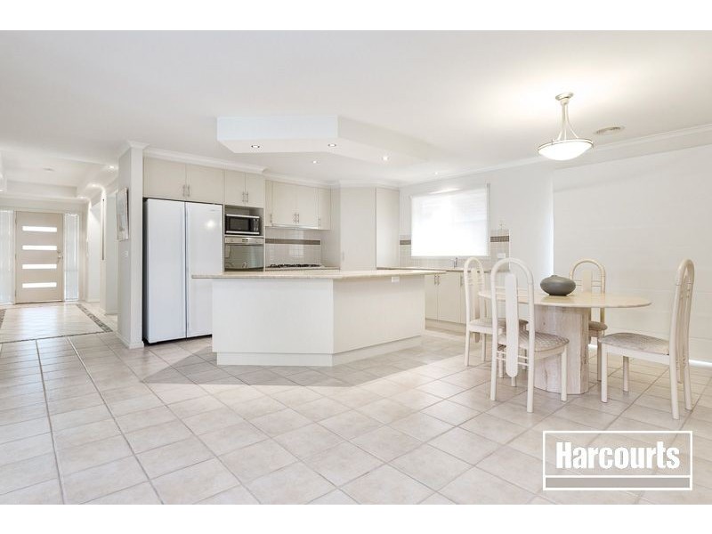 15 Cedarwood Crescent, Berwick VIC 3806