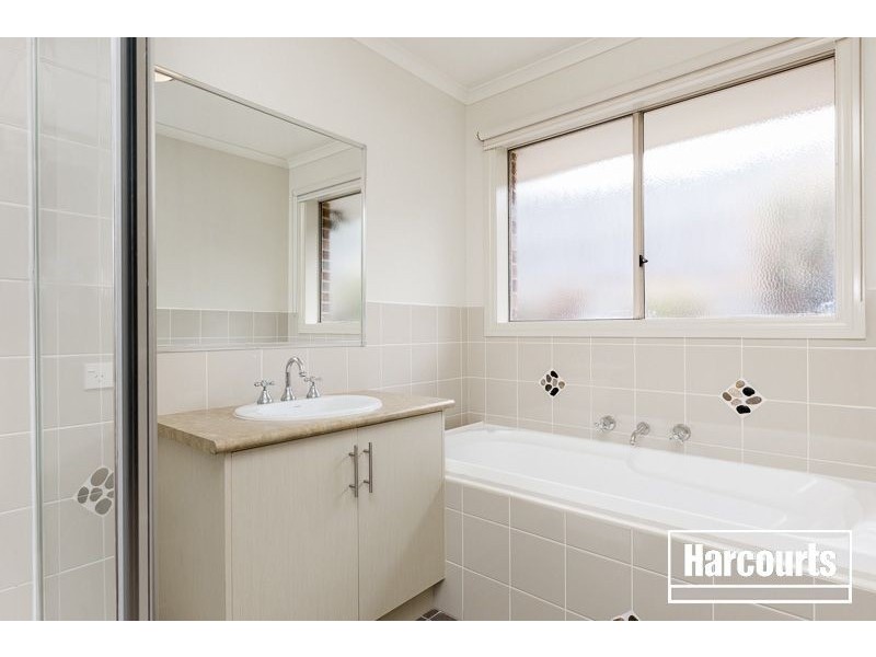 15 Cedarwood Crescent, Berwick VIC 3806