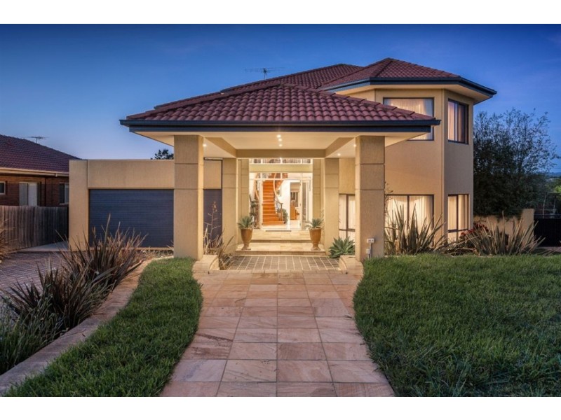 2 West Vista Place, Narre Warren North VIC 3804