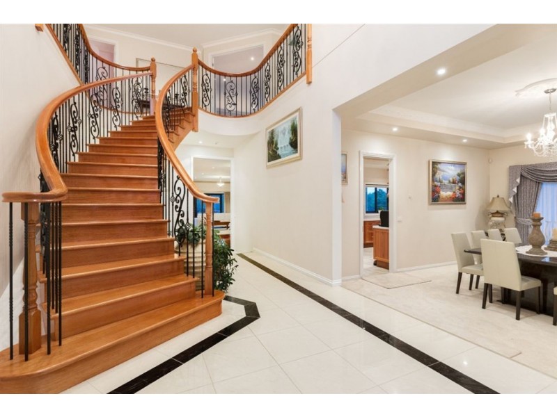 2 West Vista Place, Narre Warren North VIC 3804