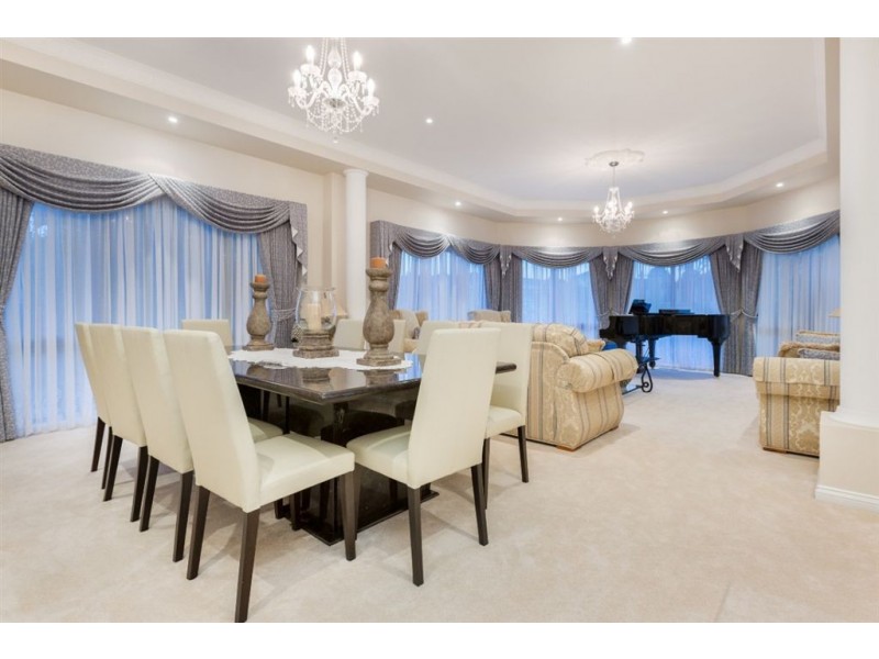 2 West Vista Place, Narre Warren North VIC 3804