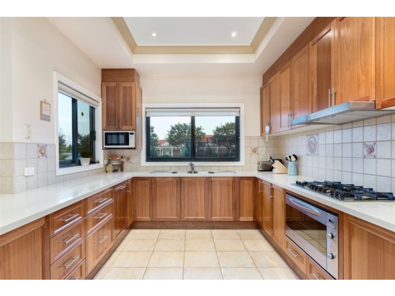 2 West Vista Place, Narre Warren North VIC 3804