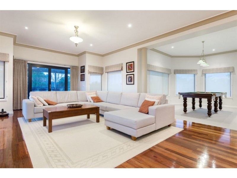 2 West Vista Place, Narre Warren North VIC 3804