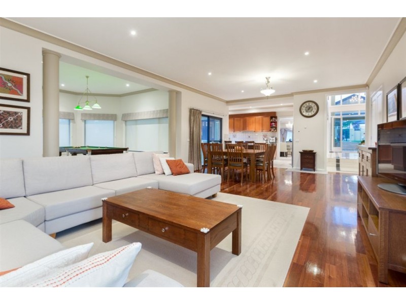 2 West Vista Place, Narre Warren North VIC 3804