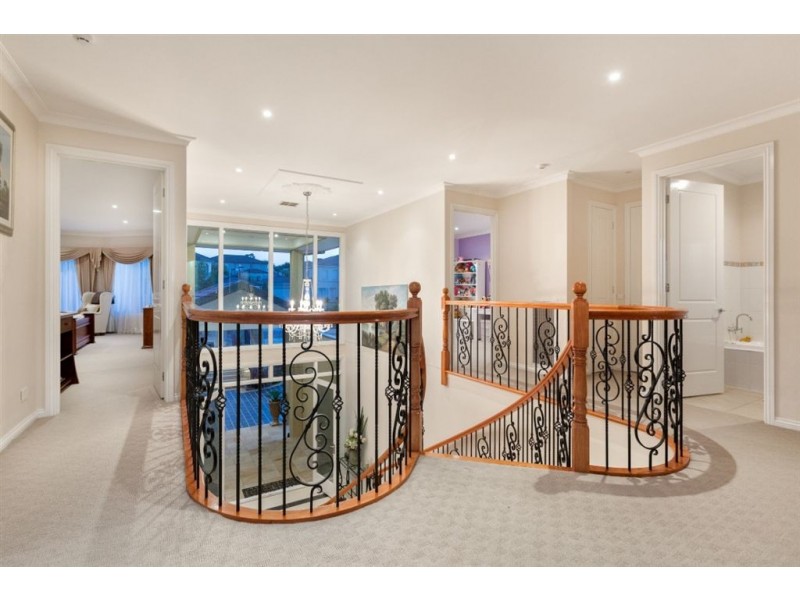 2 West Vista Place, Narre Warren North VIC 3804