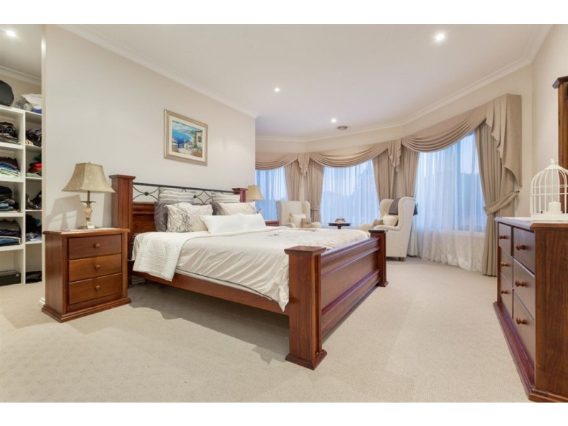 2 West Vista Place, Narre Warren North VIC 3804