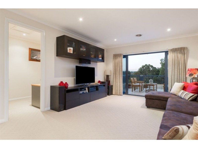 2 West Vista Place, Narre Warren North VIC 3804