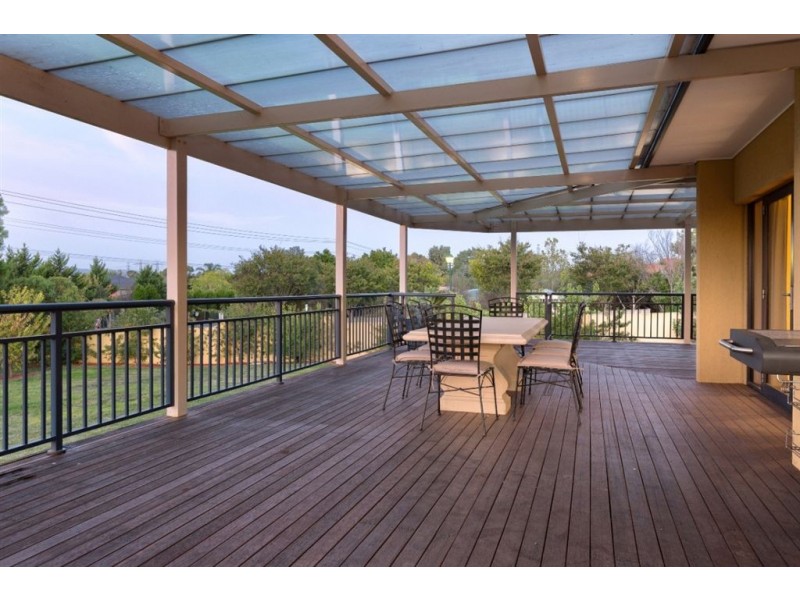 2 West Vista Place, Narre Warren North VIC 3804