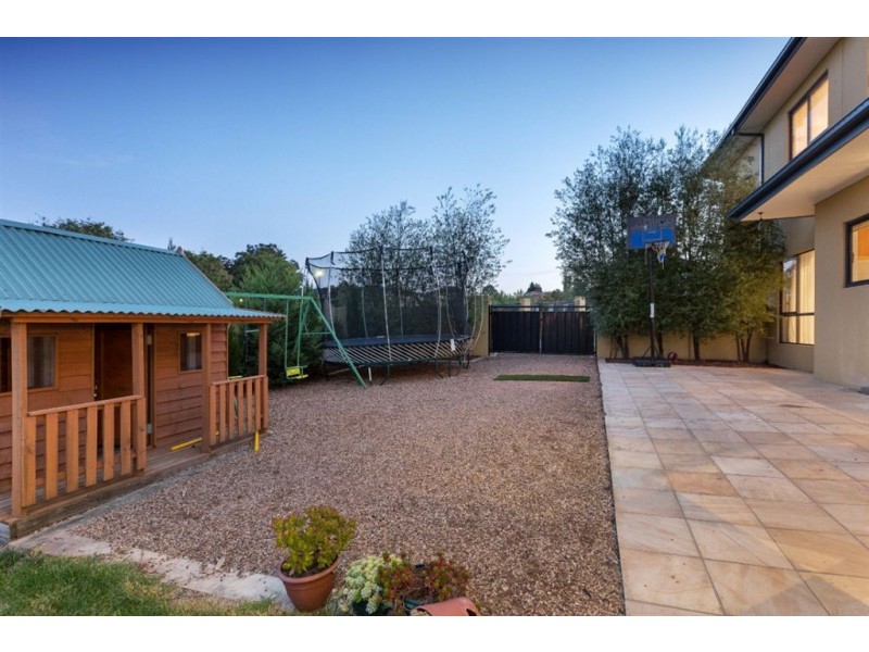 2 West Vista Place, Narre Warren North VIC 3804