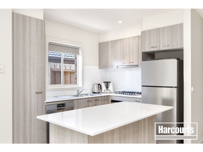 64 Innes Court, Berwick VIC 3806