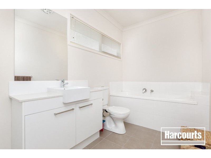 4 Harlesden Circuit, Pakenham VIC 3810