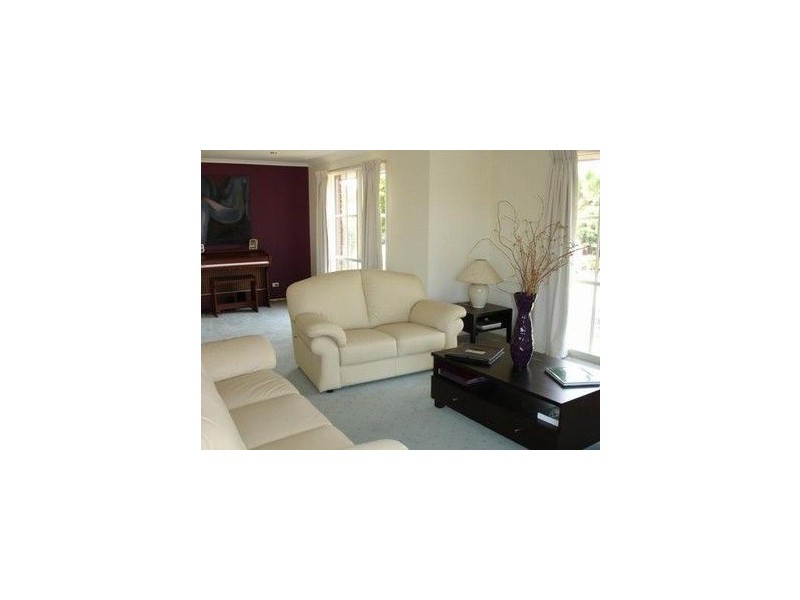 6 Lydia Mary Drive, Berwick VIC 3806