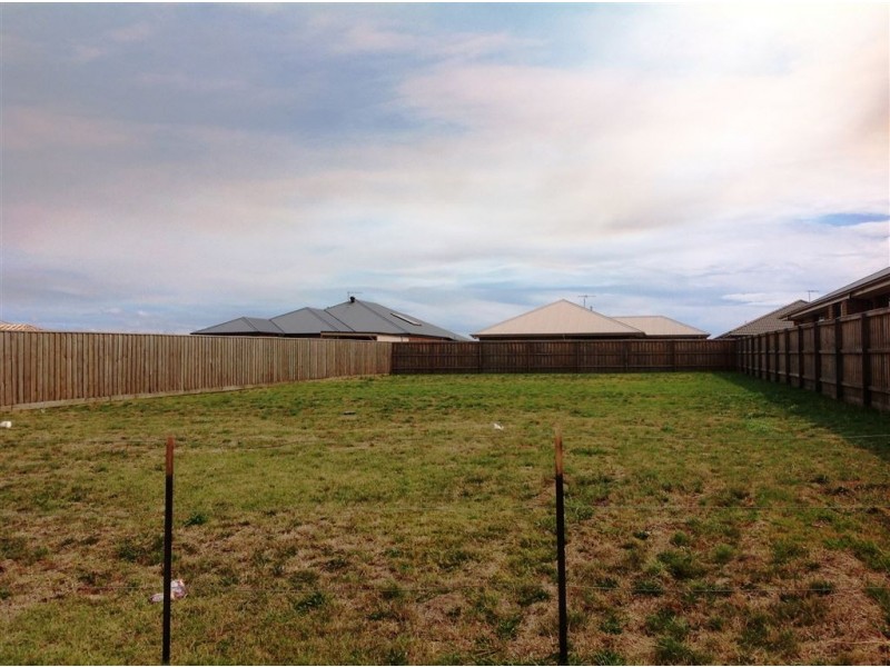 10 Hull Crescent, Pakenham VIC 3810