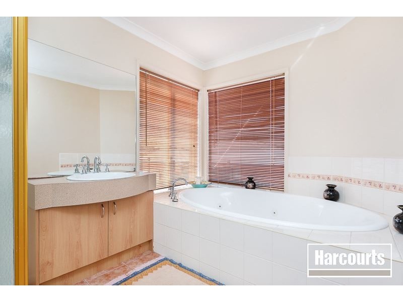 10 Drovers Retreat, Narre Warren South VIC 3805