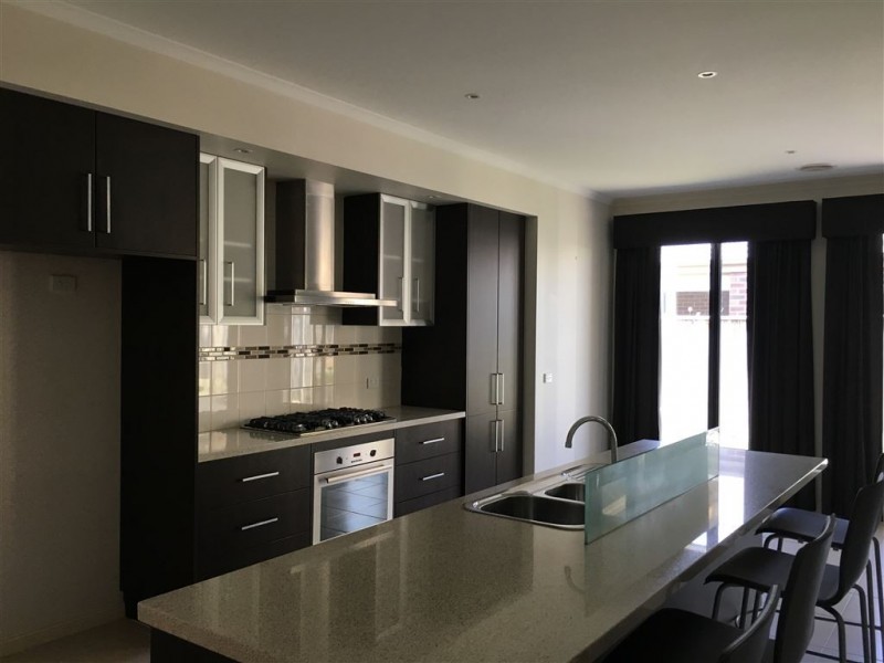 98 Skyline Way, Berwick VIC 3806