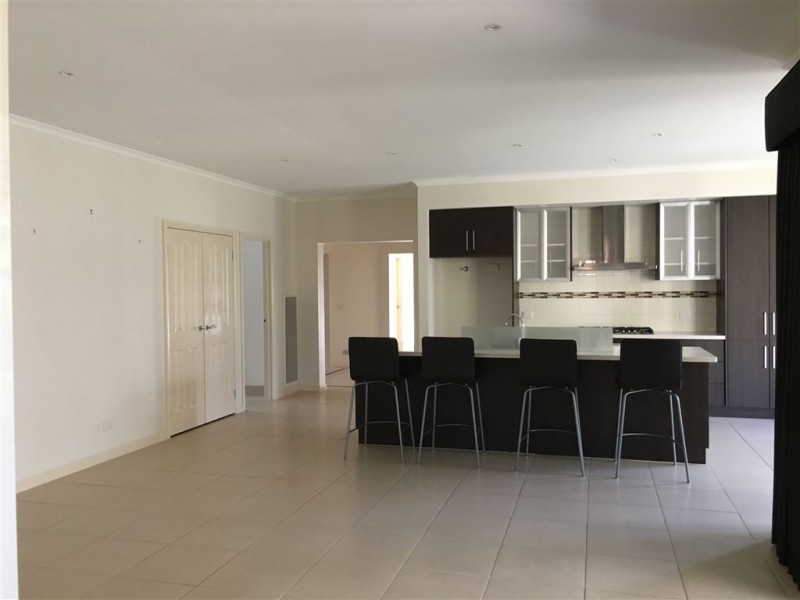 98 Skyline Way, Berwick VIC 3806