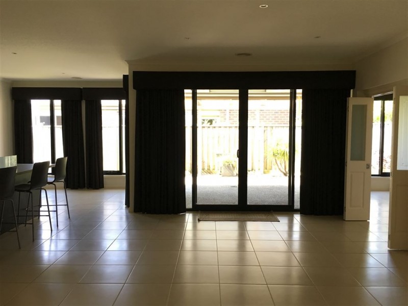 98 Skyline Way, Berwick VIC 3806