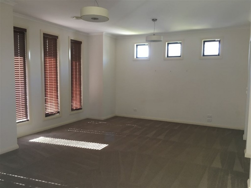 98 Skyline Way, Berwick VIC 3806