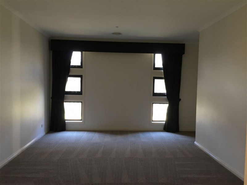 98 Skyline Way, Berwick VIC 3806