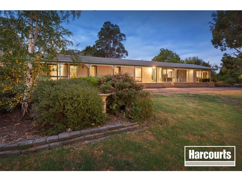 4 Oatlands Road, Narre Warren North VIC 3804