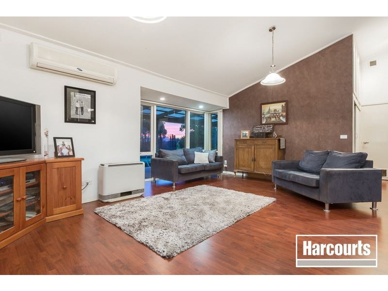4 Oatlands Road, Narre Warren North VIC 3804