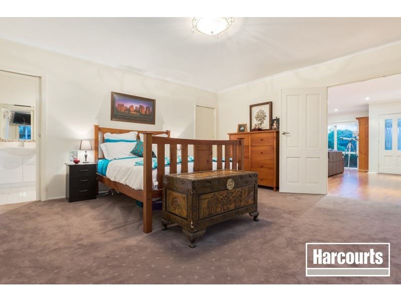 4 Oatlands Road, Narre Warren North VIC 3804