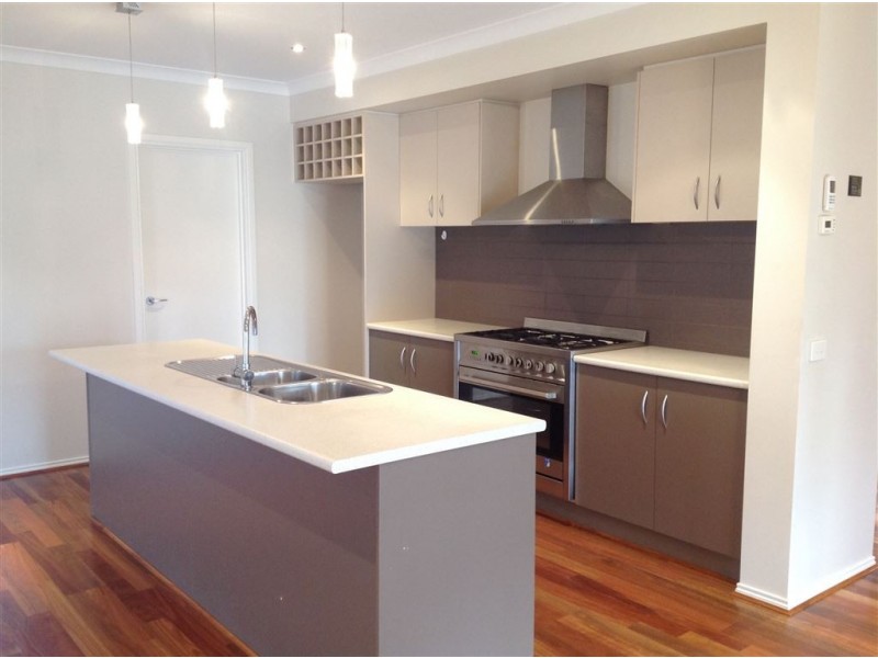 39 Bernly Boulevard, Berwick VIC 3806