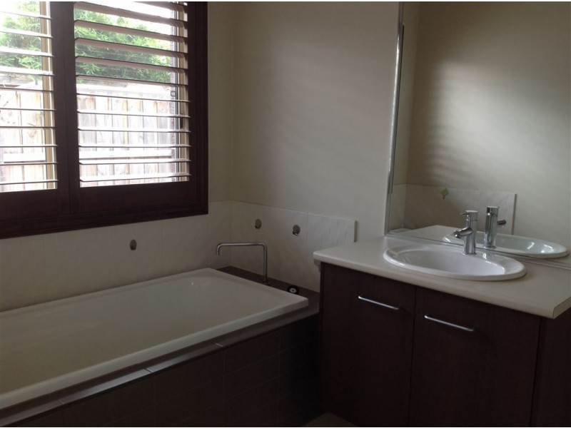 39 Bernly Boulevard, Berwick VIC 3806