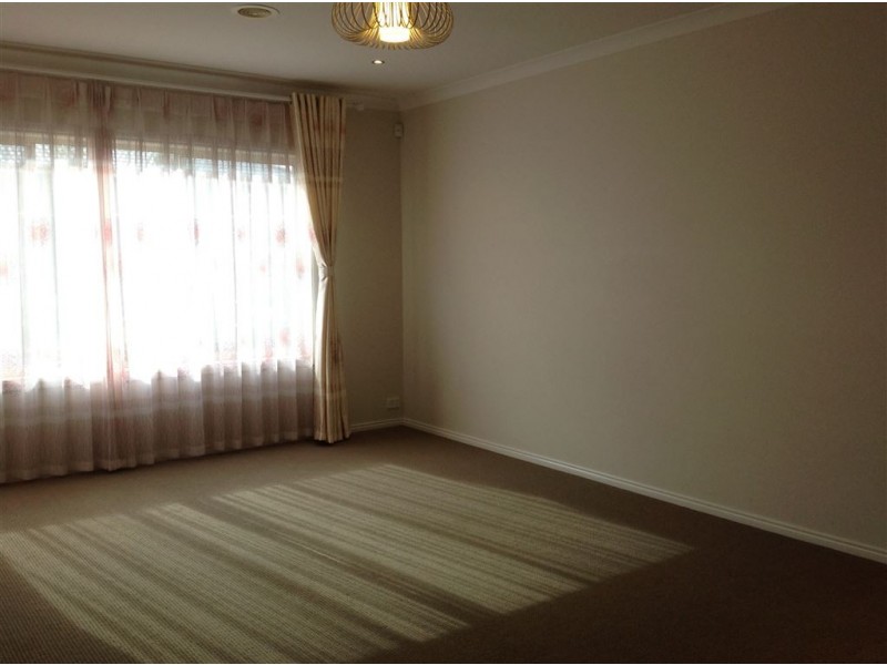 39 Bernly Boulevard, Berwick VIC 3806