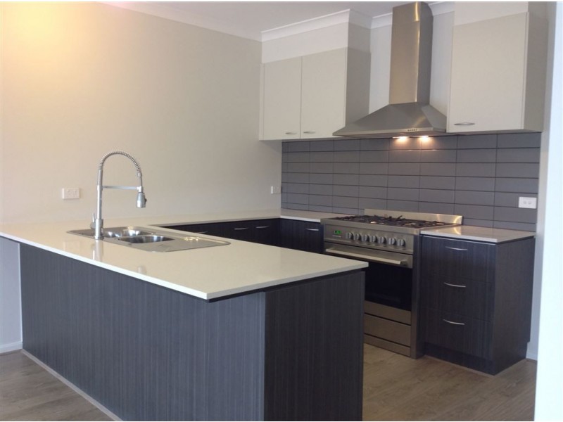 9 Brightstone Drive, Clyde North VIC 3978