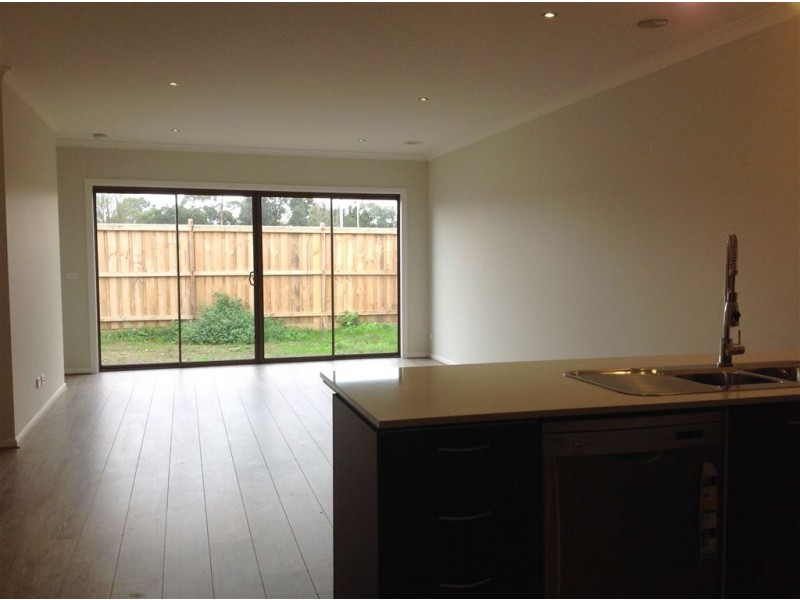 9 Brightstone Drive, Clyde North VIC 3978