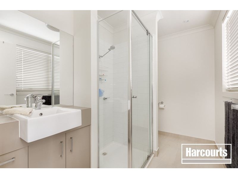 29 Rush Lilly Drive, Officer VIC 3809