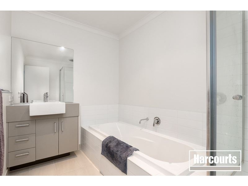 29 Rush Lilly Drive, Officer VIC 3809