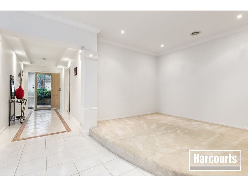 11 Glenview Rise, Berwick VIC 3806