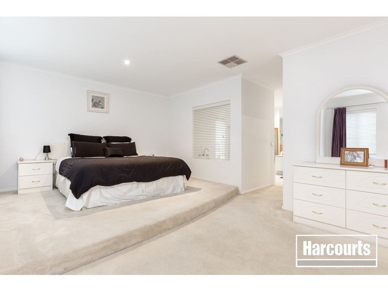 11 Glenview Rise, Berwick VIC 3806
