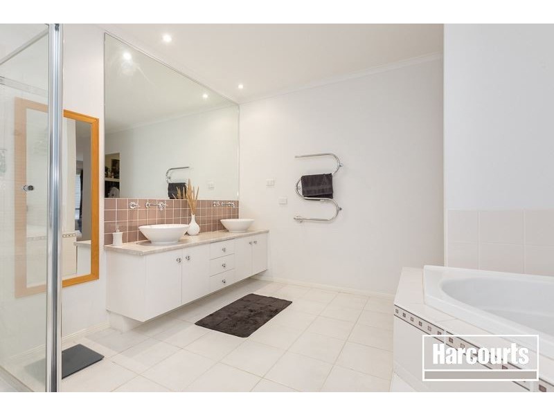 11 Glenview Rise, Berwick VIC 3806