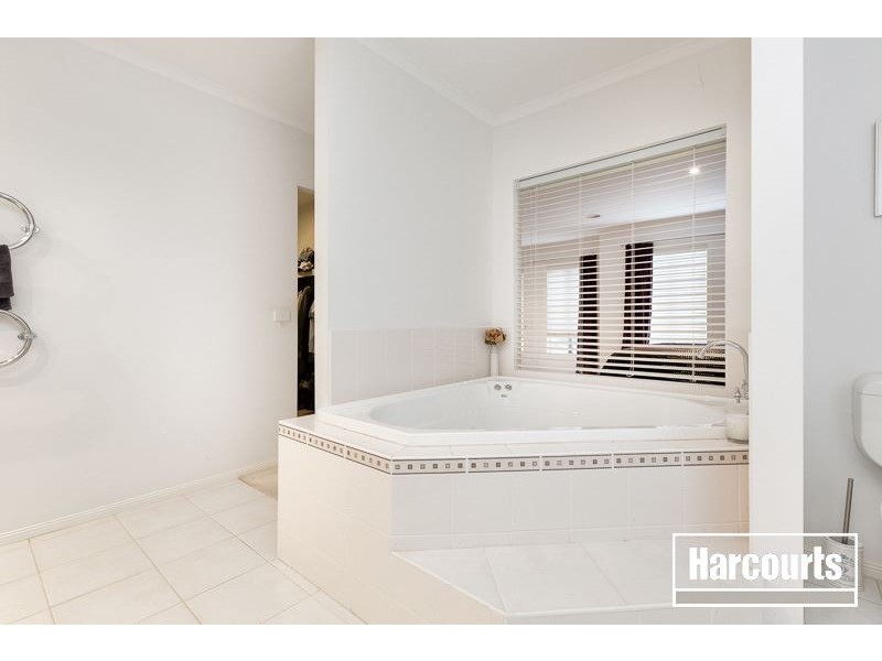 11 Glenview Rise, Berwick VIC 3806