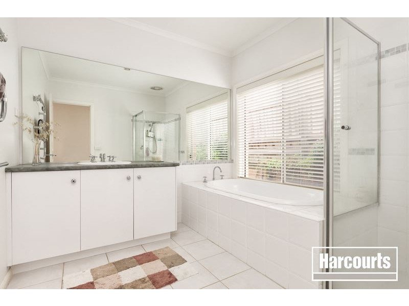 11 Glenview Rise, Berwick VIC 3806