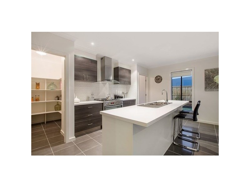 6 Flowerbloom Crescent, Clyde North VIC 3978