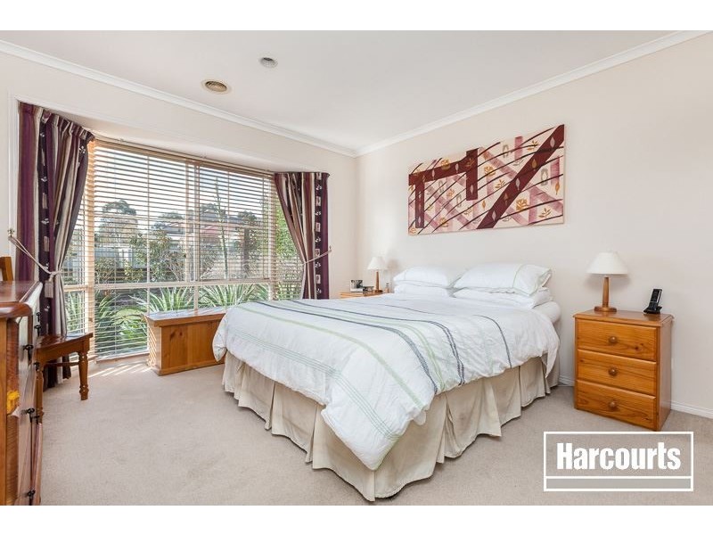 42 May Gibbs Cresent, Lynbrook VIC 3975