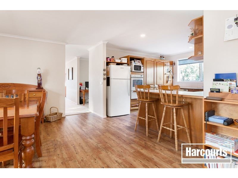 42 May Gibbs Cresent, Lynbrook VIC 3975